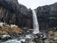wodospad Svartifoss latem
